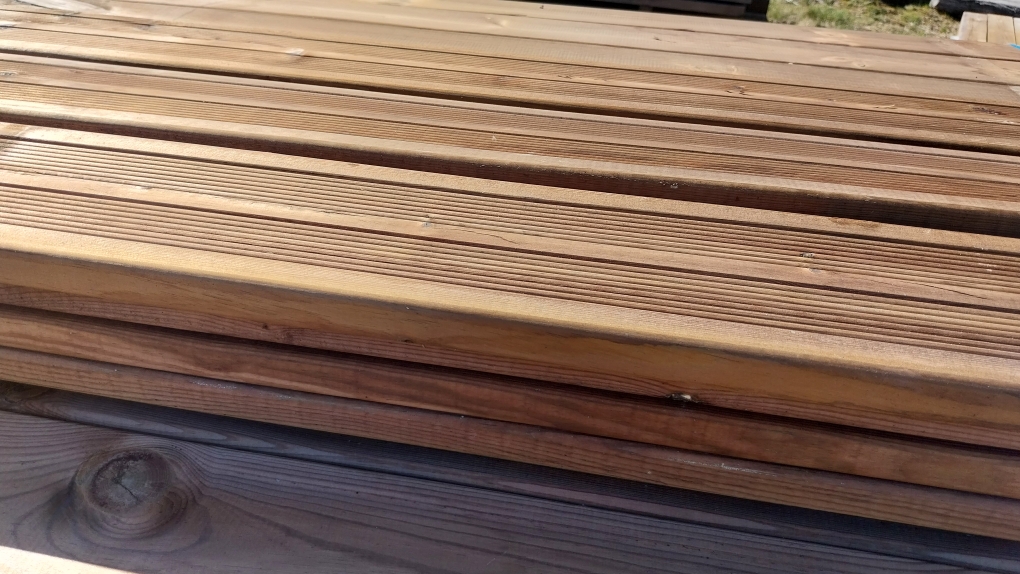 Lame terrasse Pin striée